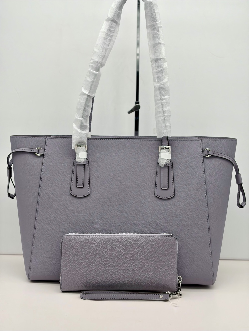 Michael Kors Voyager Large Saffiano Leather Tote Shoulder Bag and Wallet Set - Picture 4 of 13